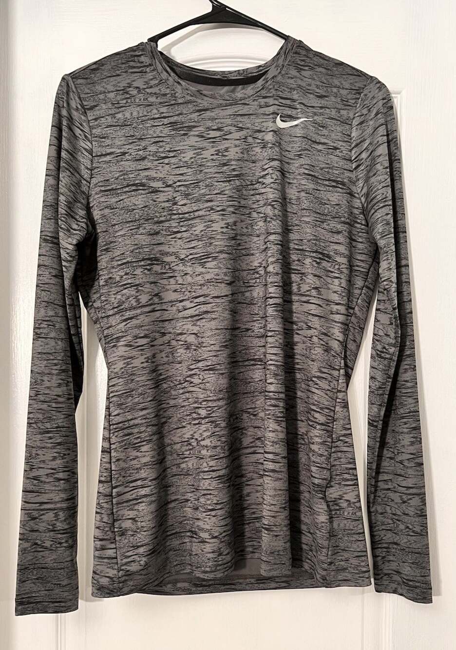 Nike Dri-FIT Womens Medium Long Sleeve Athletic Shirt Gray Stretch Running Gym